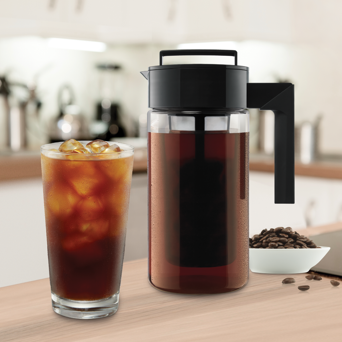 cold-brew-coffee-maker-o5 10310-ColdBrewCoffeeMaker-1qt-lifestyle2.png