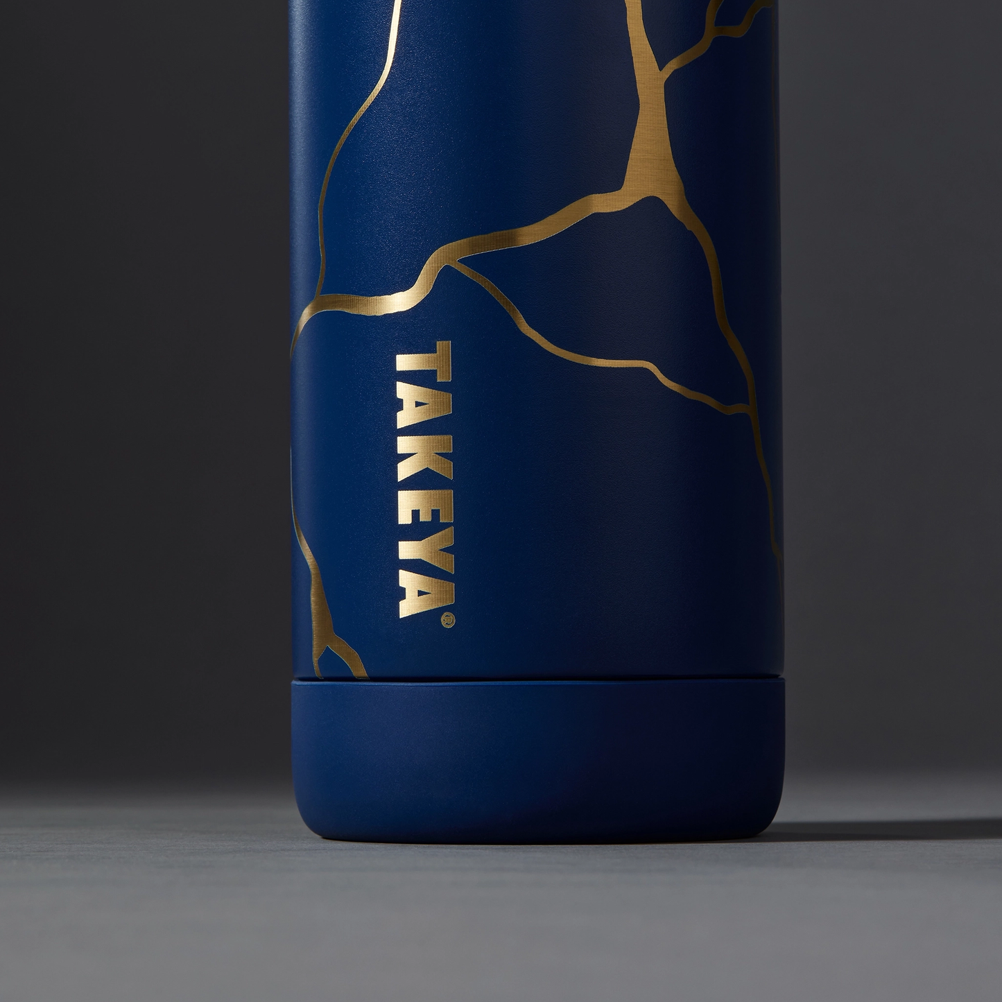 kintsugi-water-bottle-with-spout-lid-m3 51390-TK_HO25_Kintsugi_Takeya9241_Crop.png